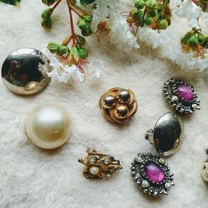 Bundle Of Vintage Mismatched And Broken Or Well Worn Clip-On Earrings, Crafting